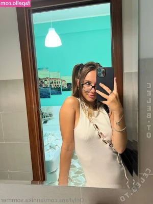 Annika Sommer [ annika-sommer ] - 4pics