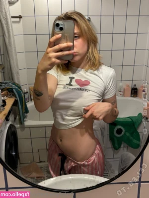 elisabeth.schneider [ elisabeth-schneider ] - I know I knowww we’re not all into foot content here.. but just