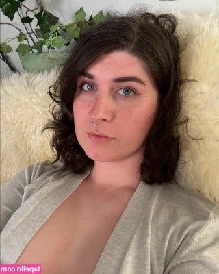 SerafinaFell - Good morning! Happy Friday! Let me play with my pussy and tease you
