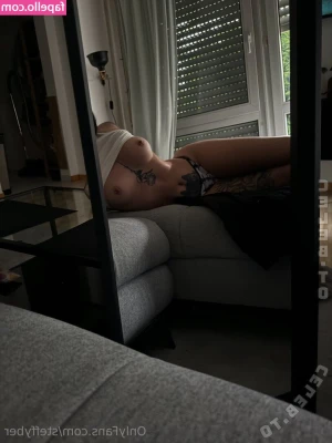 steffyber - Llegas de trabajar y me ves así... qué haces?🥵🙈
