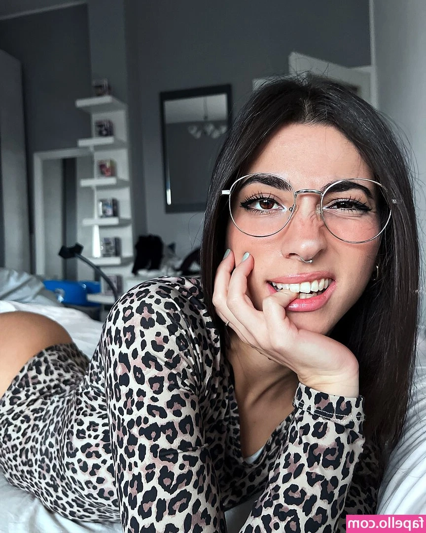 Lucrelisa - la.vica_ (twins) [ lucrelisa-la-vica-twins-1 ] - Mondays fucking suck  so fuck on Mondays   xoxo