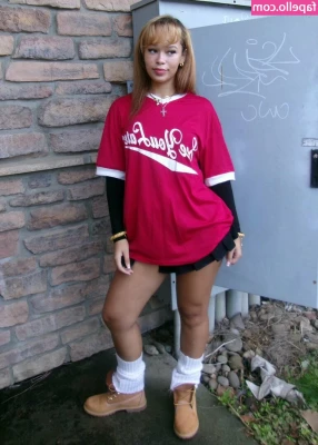 Yonna Jay [ yonna-jay ] - Currently editing this full spanking and squirting scene with 