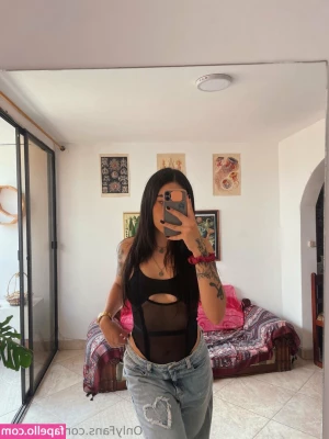 lucy.cielo [ lucy-cielo ] - Bent over