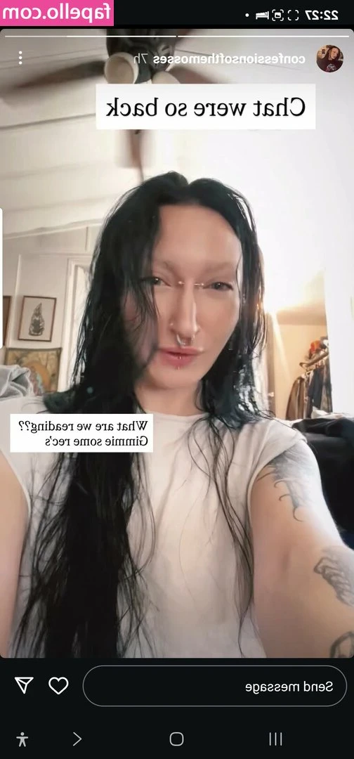 Eve Moss [ eve-moss ] - Vegetable soup + orange juice = stank ass and farts.  About to have