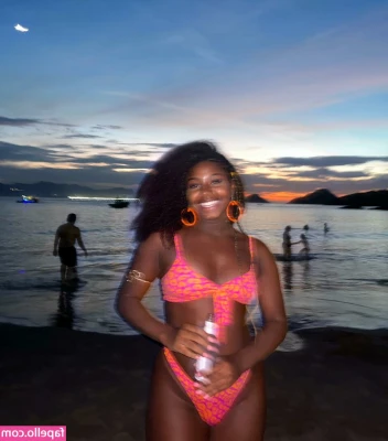 Rayane Santos [ rayane-santos ] - Do you wish my titties were bouncing in your face right now?🥰💗