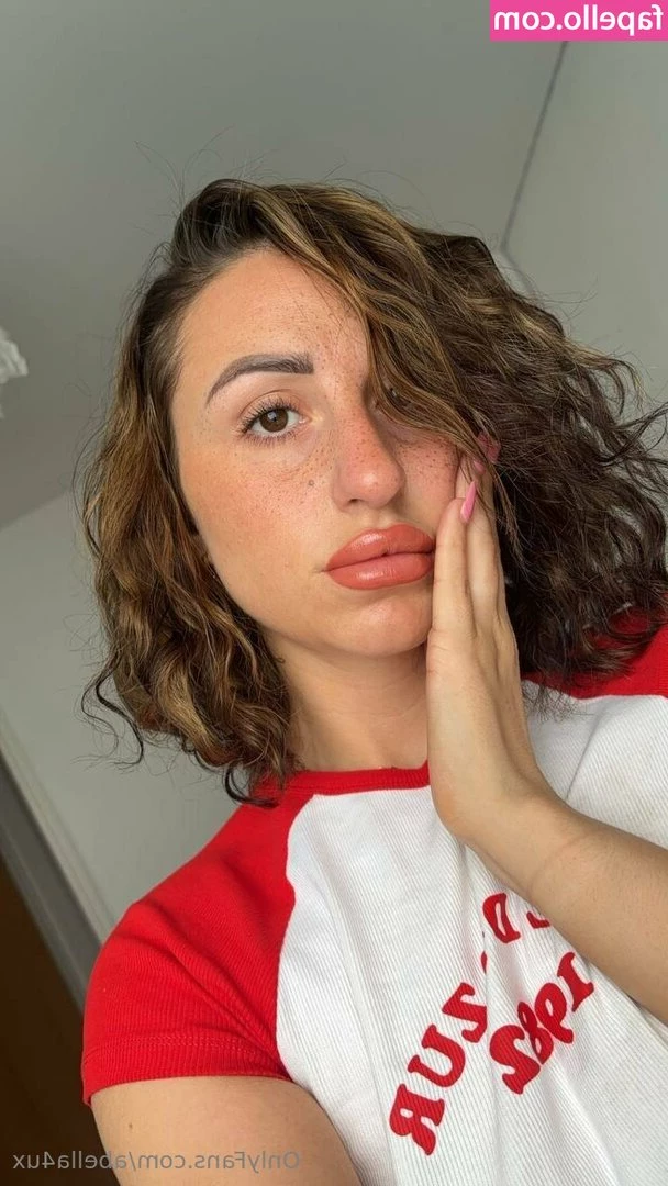 abella4ux - Feeling the air in my delicious body