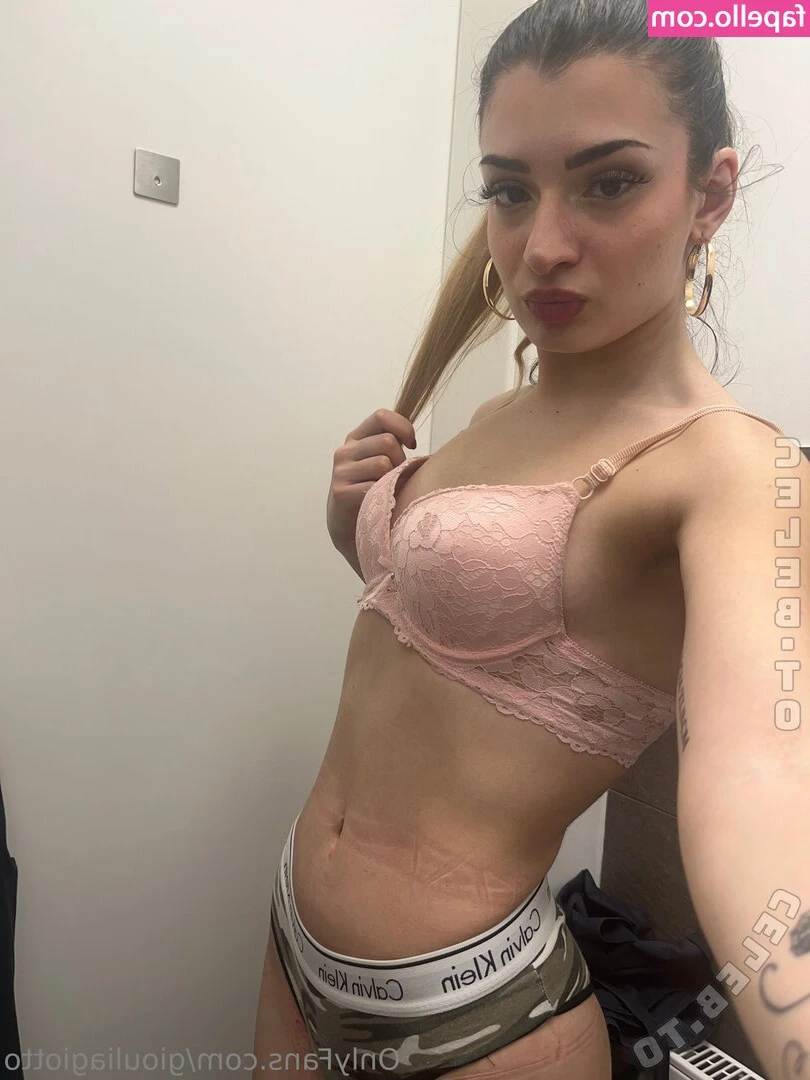 Gioulia Giotto [ gioulia-giotto ] - Sometimes even I need to be a good Boy  Daddy