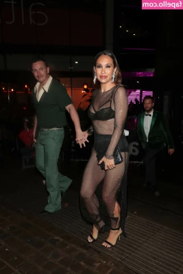 Myleene Klass [ myleene-klass ] - Hoy mi siento muy bonita y sensual