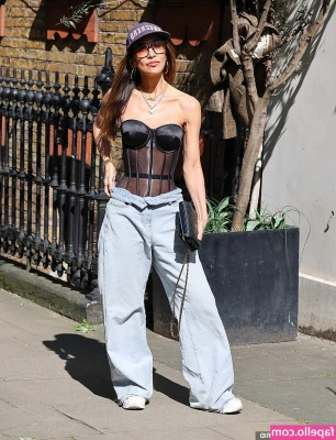 Myleene Klass [ myleene-klass ] - 📸 Do you like this lingerie set? Would you love to watch me