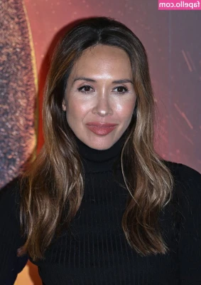 Myleene Klass [ myleene-klass ] - Incredibly horny 😈 want to watch? Dm me for your very own Skype