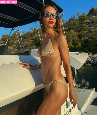 Myleene Klass [ myleene-klass ] - Find out how freaky I can get in my DMs. 😉