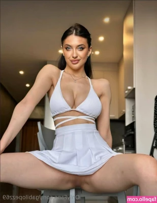 gabilopezz69 - Bit  o  booty to start your day
