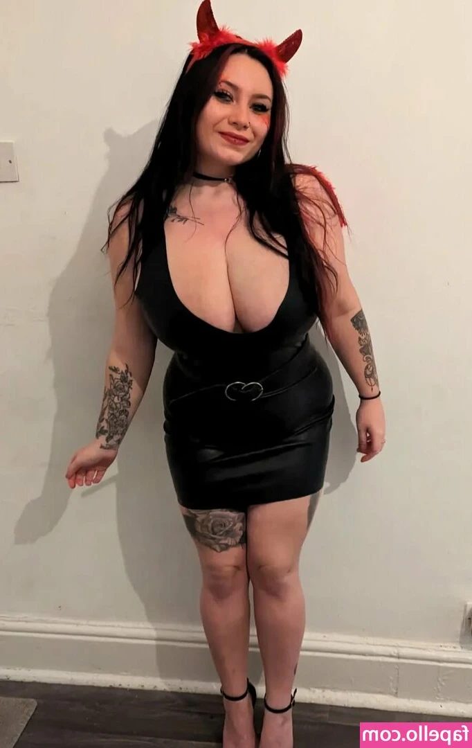 Jade Louise [ jade-louise ] - This is a classy bikini 🖤🤍
