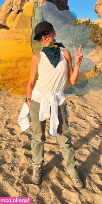 Christine Lakin [ christine-lakin ] - how’s my arch 😋