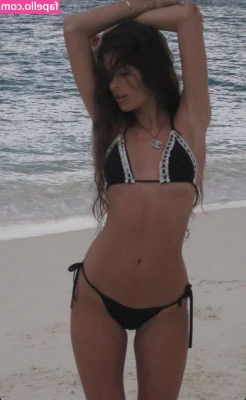 Darianka - Would you lift my leg higher to fuck me?? 😜