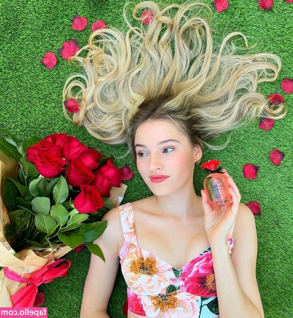 Cosette Rinab [ cosette-rinab ] - ____________________  Do you like my photo  Then I expect you to like