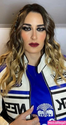 Amina Khalil [ amina-khalil ] - 姊姊在森林步道