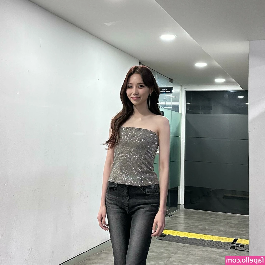 Lee "Jennlee" Jeong-hyun [ lee-jennlee-jeong-hyun ] - Who wants to come a play for a while
