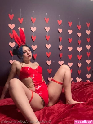 gothgamergirly - Stay tuned full anal video at 1:30pm 🥺