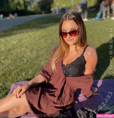 Laura Rosenberg [ laura-rosenberg ] - There's nothing like red lingerie, don't you think babe? 😏