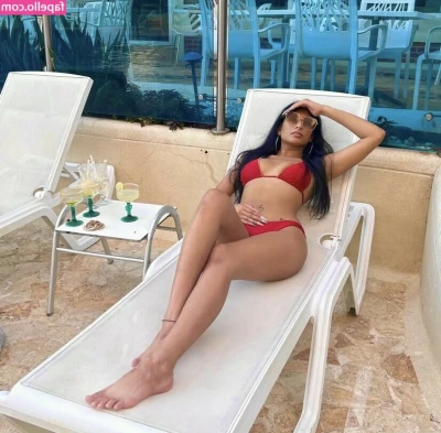 Ahana Mukherjee [ ahana-mukherjee ] - Let me be your favorite distraction tonight! ;)