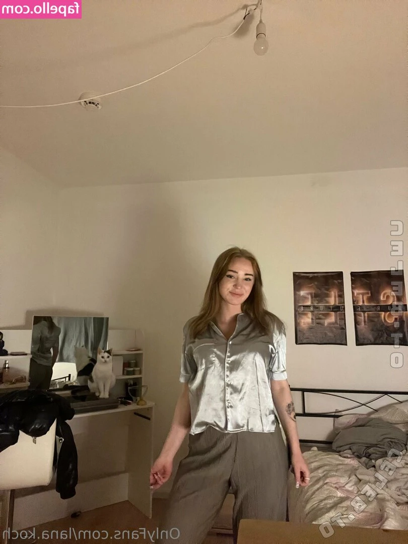 lana.koch [ lana-koch ] - I love playing with my titties and squeezing my nipples  It gets me