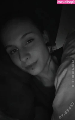 Michelle Hansen [ michelle-hansen ] - When you re alone in a hotel what do you do  Me  I end up channel