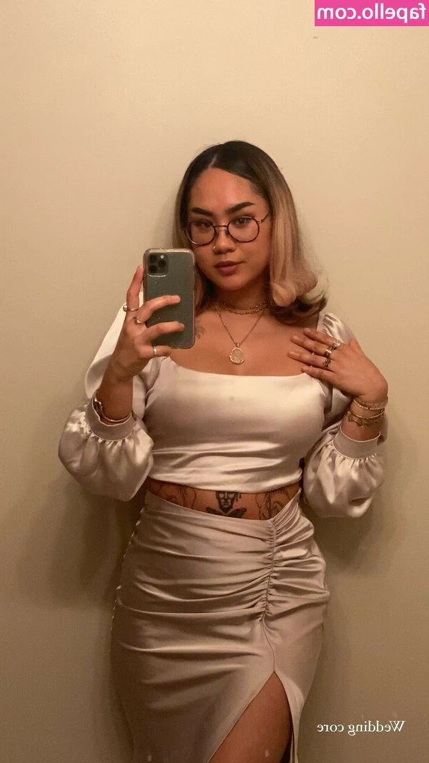 Shmedlynrae - I want you sitting across from me admiring my facial expressions, my