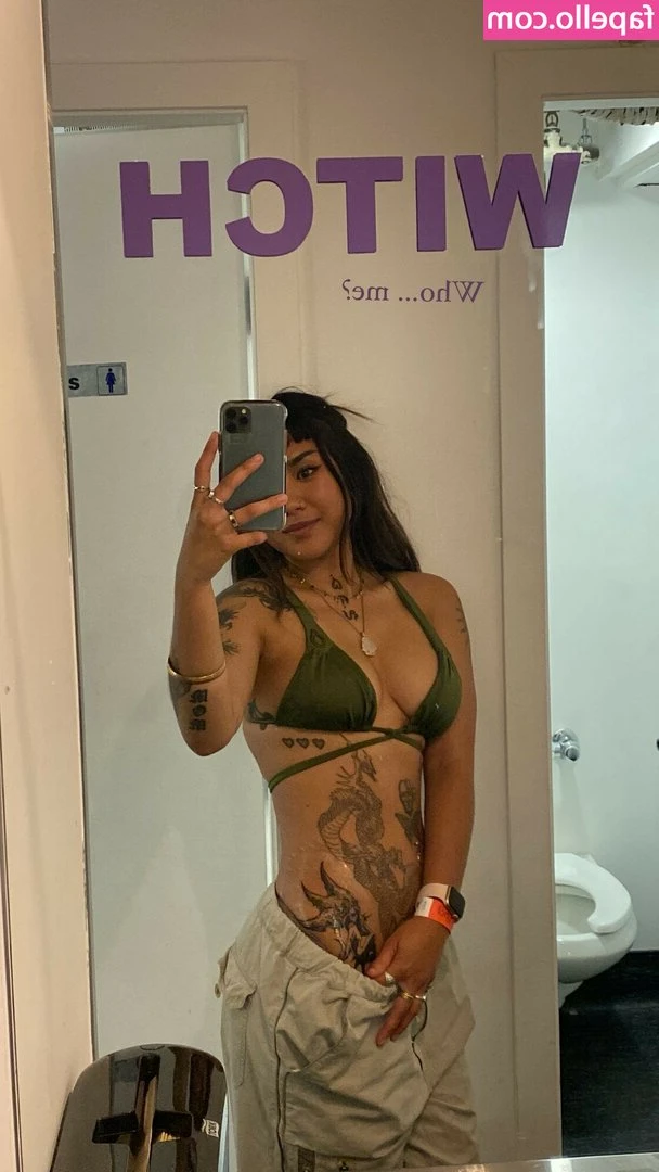 Shmedlynrae - Struggle with the zipper