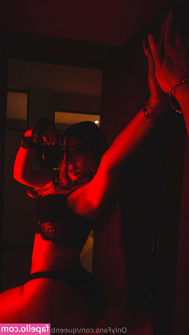 Queen Buenrostro [ queen-buenrostro ] - Can I take your order? 😈