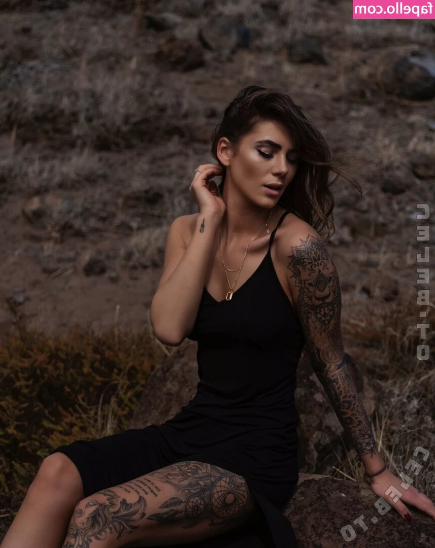melissa.around [ melissa-around ] - Bare boobs