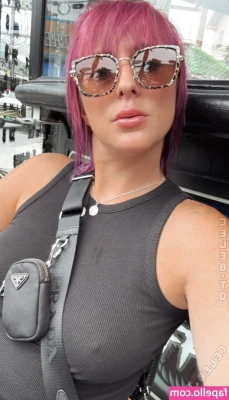 Judda.tv [ judda-tv ] - I m so sad  I need a shoulder to put my legs on