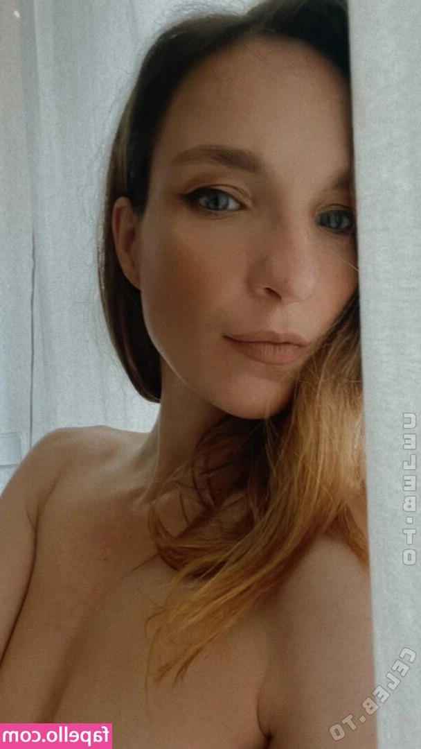 Feuchte Sandra [ feuchte-sandra ] - Fucked Jr for hours last night  Here s a lil peak
