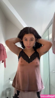 Yasmin Galvao [ yasmin-galvao ] - Where are you licking first