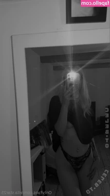 Ella Star [ ella-star ] - Who likes a fat juicy ass and wants to see more
