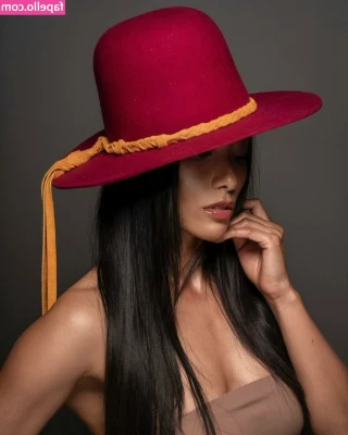 Donna Benedicto [ donna-benedicto ] - It s crazy how wet you can hear my pussy is