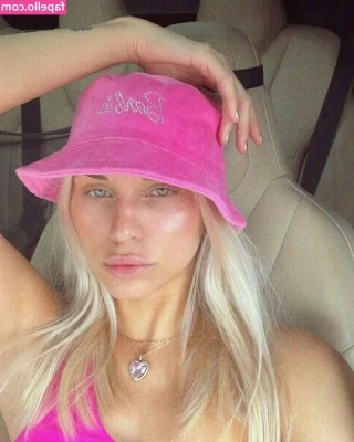 Emma Vanderhoof [ emma-vanderhoof ] - Dopo la doccia mi sono depilata la figa😏  After the shower I