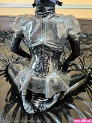 latexlovinglady - Do you think I made the naughty or nice list this year?