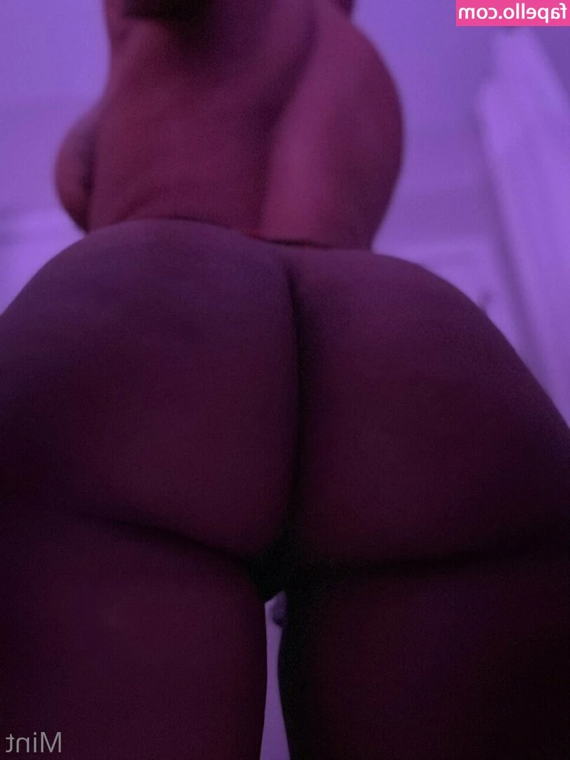 therealbombshell_mint [ therealbombshell-mint-4 ] - working on editing a new set    You want to buy the whole bundle  or