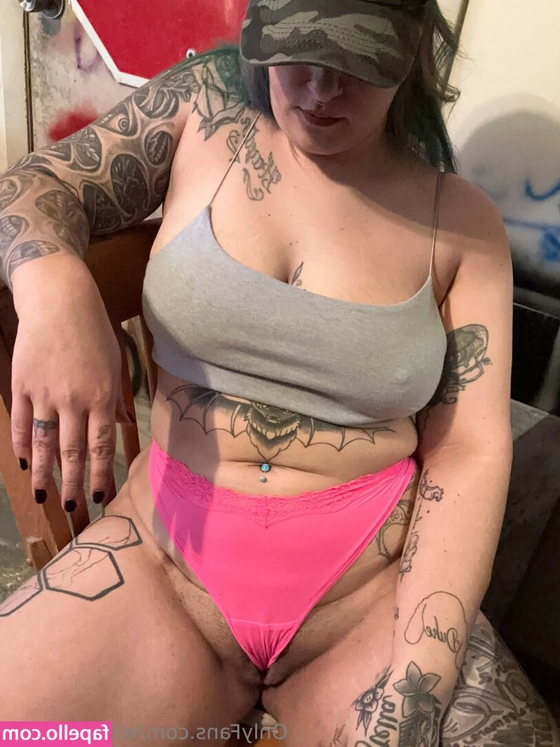 wilderiley420 - alone or accompanied  I have to feel the pleasure well inside me