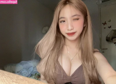 Hottiechips - Bend me over and put it in me daddy