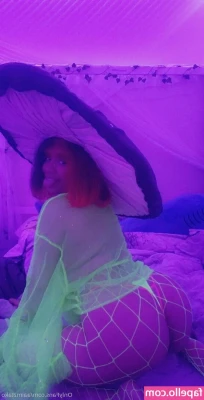 aaimztako - Throwback video with my longest ever toenails. I tried tapping with