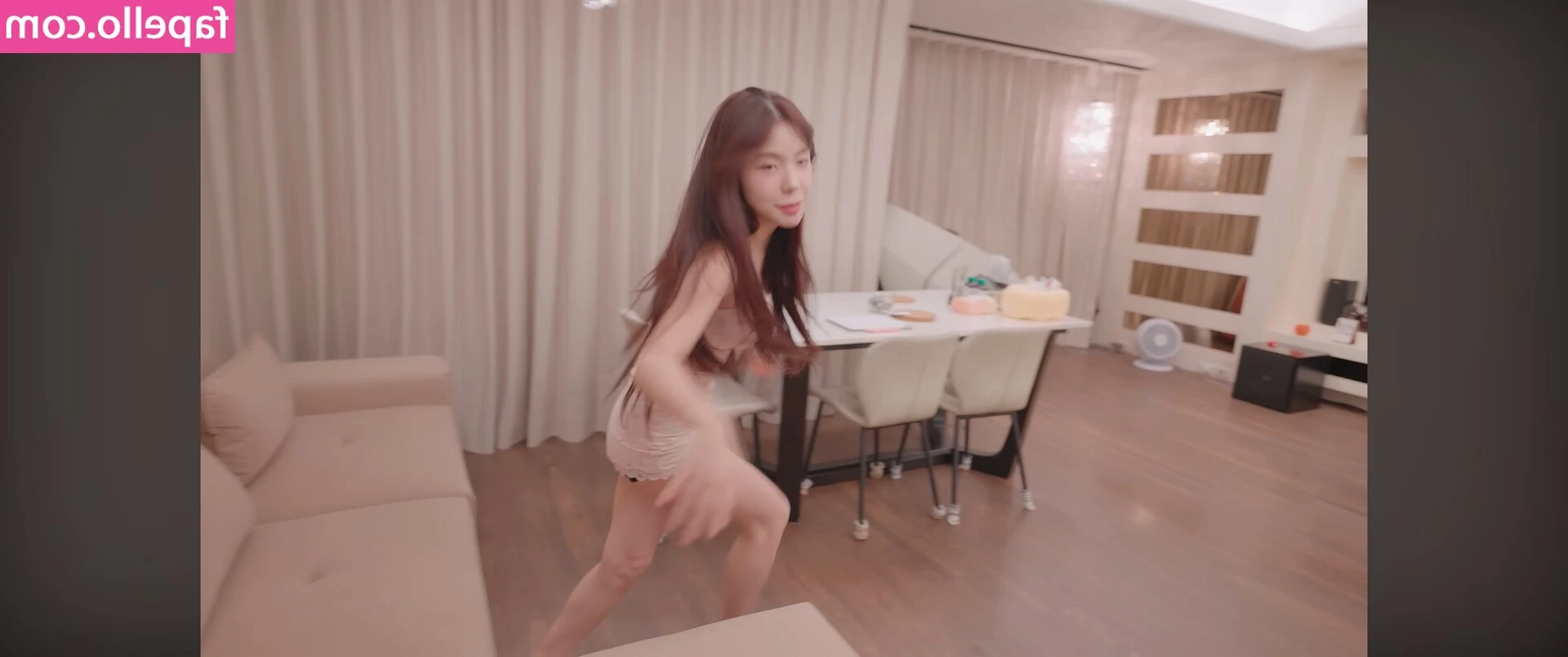 Lee Dahye 이다혜 / le_dahye [ lee-dahye-le-dahye ] - My soles are so soft from my hot shower that they re peeling
