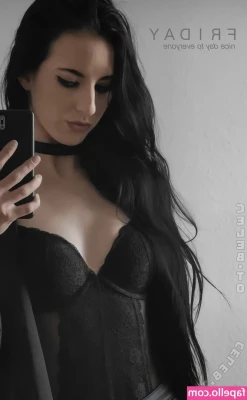 Felicia Eideloth [ felicia-eideloth ] - I m gonna put new sweats on my wishlist