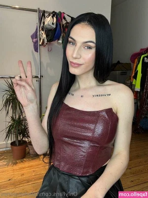 Helena Jones [ helena-jones ] - Got a kink or fetish   Let me know   DM if you want me to do a custom