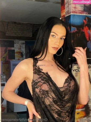 Helena Jones [ helena-jones ] - It’s my BIRTHDAY!!!!!!!!!!!! 🥺🥺🖤  This year I’m giving
