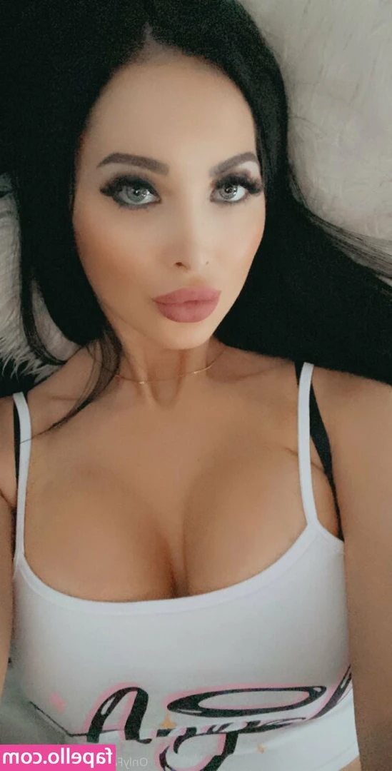 Lisa Galbraith [ lisa-galbraith ] - Guess the size of my tits 🤤