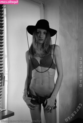 Shana Joyce Paar [ shana-joyce-paar ] - Think this is the closest you’ll see to a feet picture hah. Another