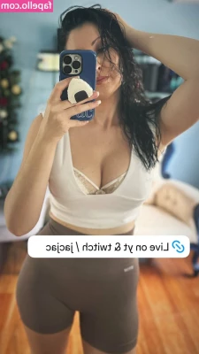 JacJac - If anyone wants todo a 1 on 1 cam show tonight message me