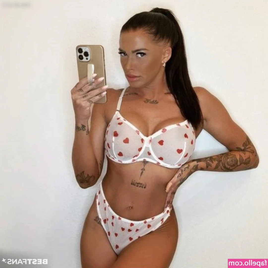 Jolie_rose [ jolie-rose ] - Could you resist taking this off? 😍